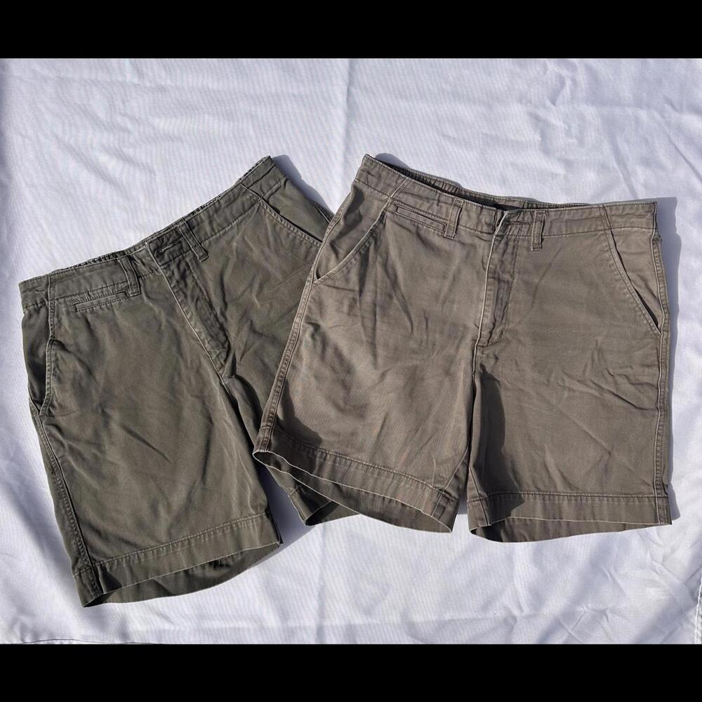 2 Mens Cabelas Shorts Size: 32